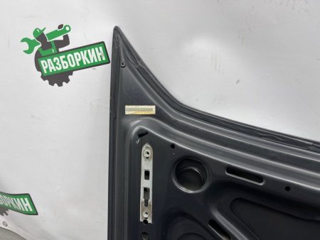 Mercedes-Benz / E-Class / Крышка багажника