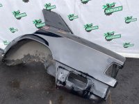 Mercedes-Benz / 300E / Крыло
