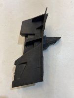 Mercedes-Benz / E-Class / Кронштейн бампера