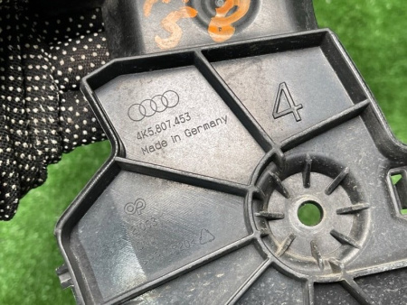 Audi / A6 / Направляющая бампера