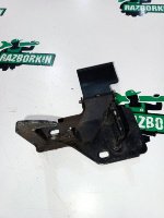 Audi / Q7 / Крюк замка капота