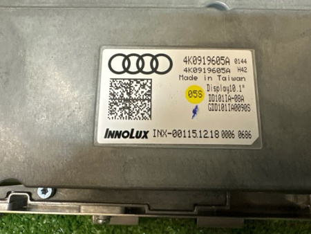 Audi / A6 / Дисплей информационный
