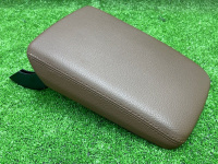 Audi / A4 / Подлокотник