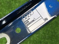 Audi / A6 / Петля крышки багажника