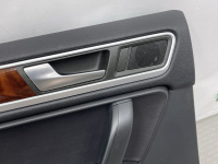 Volkswagen / Touareg / Обшивка двери