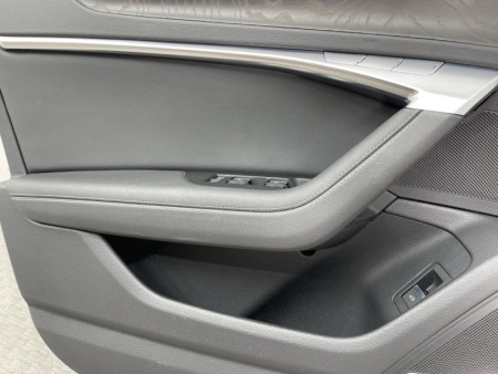 Audi / A6 / Обшивка двери