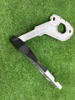 Audi / A6 / Петля капота