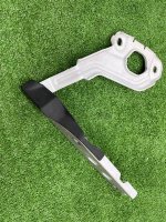 Audi / A6 / Петля капота