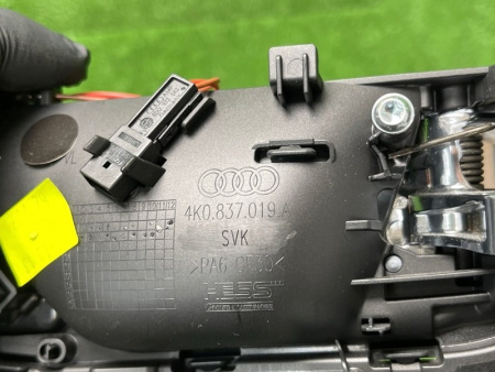 Audi / A6 / Ручка двери внутренняя
