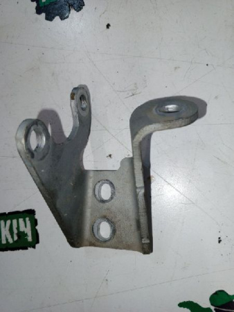 Mercedes-Benz / GLC 250d 4-matic / Кронштейн катализатора