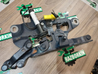 BMW / 5-Series / Петля капота