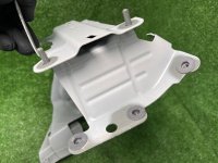 Audi / Q8 / Кронштейн крыла