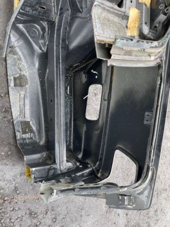 Mercedes-Benz / 300E / Крыло