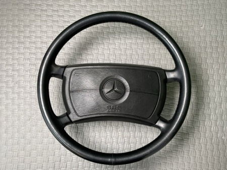 Mercedes-Benz / E-Class / Руль