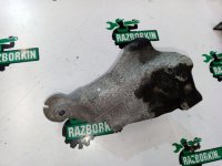 Mercedes-Benz / E-Class / Кронштейн двигателя