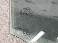 Audi / A6 / Стекло двери