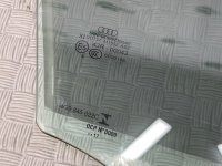 Audi / A6 / Стекло двери