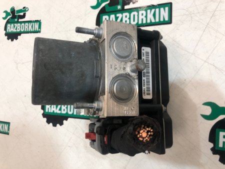 Audi / A6 / Блок ABS
