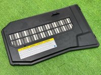 Audi / Q7 / Крышка короба аккумулятора