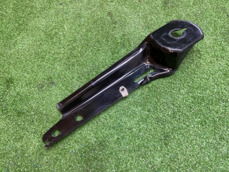 Ford / EXPLORER / Кронштейн подрамника