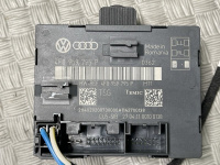 Audi / A6 / Блок управления двери