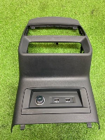 Audi / Q8 / Накладка центральной консоли