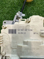 Volkswagen / Touareg / Замок двери