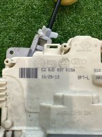 Volkswagen / Touareg / Замок двери