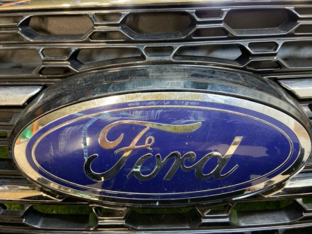 Ford / EXPLORER / Решетка радиатора