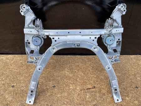 BMW / M6 / Подрамник