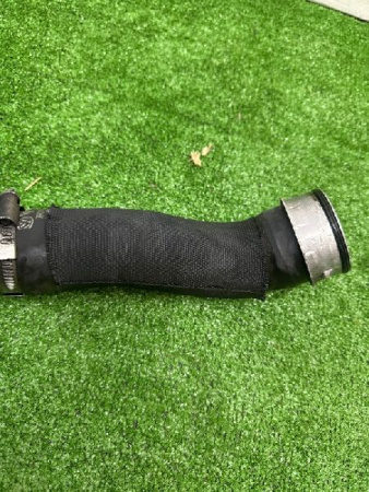 Volkswagen / Touareg / Патрубок интеркулера