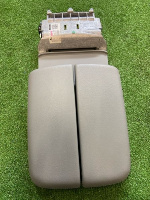 Audi / Q7 / Подлокотник