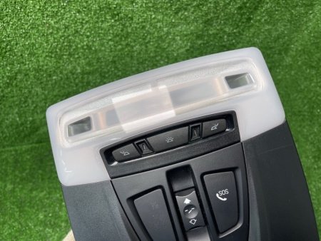 BMW / X1 / Плафон подсветки салона