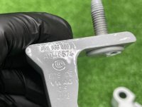 Audi / A6 / Петля двери