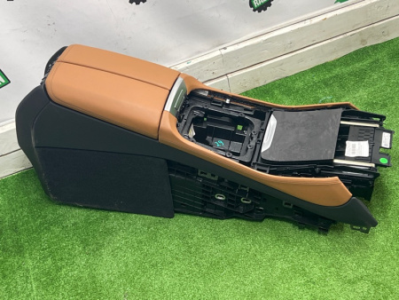 BMW / X5 / Консоль центральная