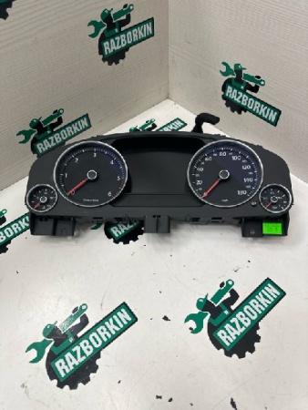 Volkswagen / Touareg / Панель приборов