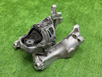 Audi / A6 / Кронштейн подрамника