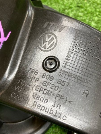 Volkswagen / Touareg / Лючок топливного бака