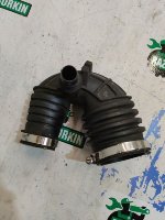 Audi / A6 / Шланг забора воздуха