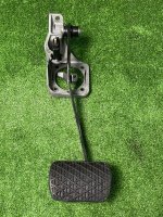 Mercedes-Benz / 190e / Педаль тормоза