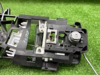 Chevrolet / Tahoe / Кронштейн ручки двери