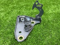 Mercedes-Benz / 190e / Замок капота