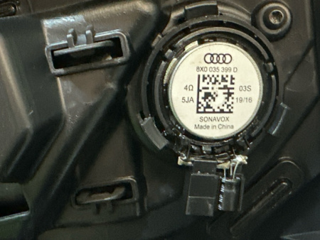 Audi / Q3 / Обшивка двери