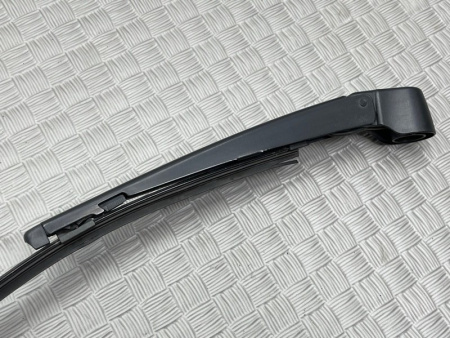 Mercedes-Benz / GLC 250d 4-matic / Поводок заднего стеклоочистителя