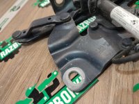 BMW / 5-Series / Петля капота