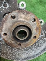 Audi / A6 / Кулак поворотный