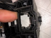 Volkswagen / Touareg / Кронштейн ручки двери