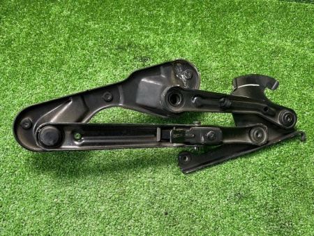 Mercedes-Benz / 300E / Петля капота