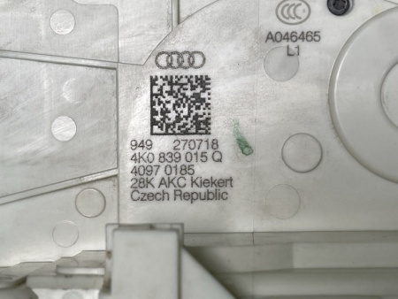 Audi / A6 / Замок двери
