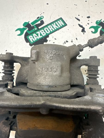 BMW / 1-Series / Суппорт тормозной